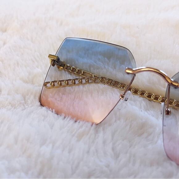 Skyla Blue & Pink Gold Chain Link Oversized Sunglasses - Picture 2 of 10